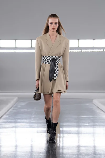 Look 27